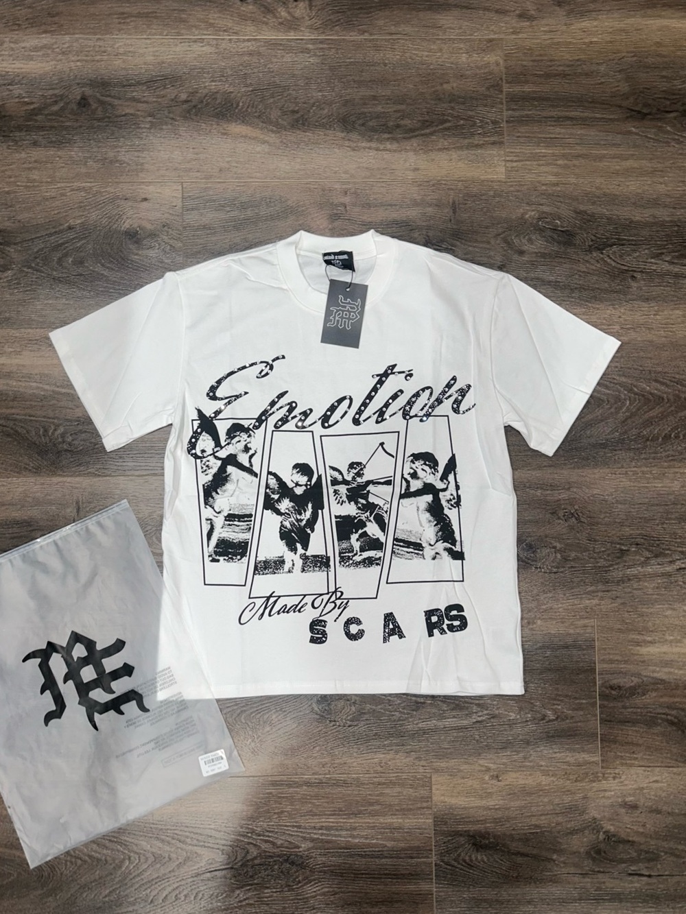 White Mixed Emotion graphic t-shirt - Size S - Brand new - Fits oversized